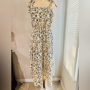 Social Standard by Sanctuary
Black Daisy Print Maxi Long Tiered dress size XL